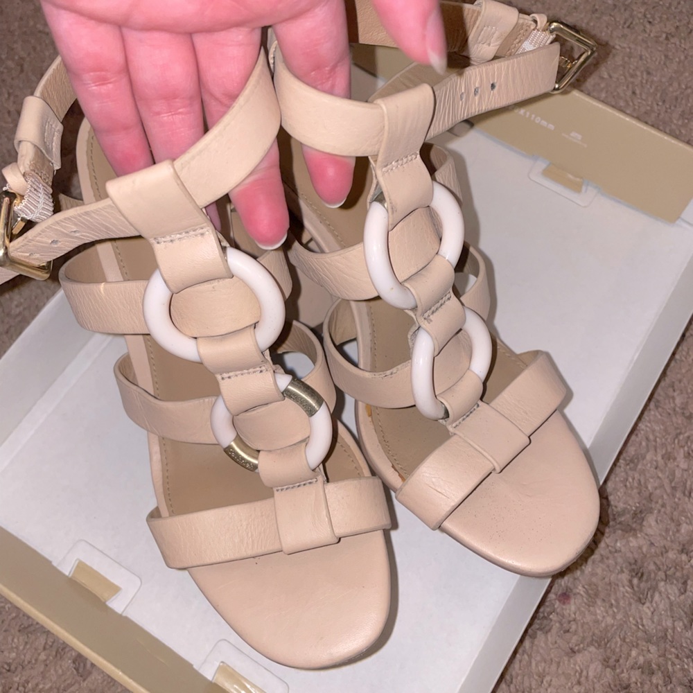FINAAAAL SAAAALE CAUSE I’m TRAVELING 
 - Calvin Klein Women's Lindy Nude Heels